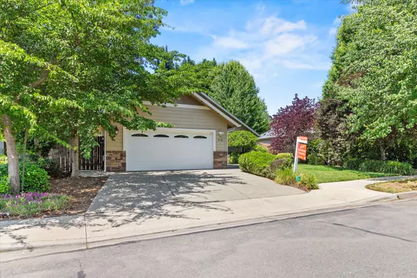 316 Hudson LN, Grants Pass, OR 97526