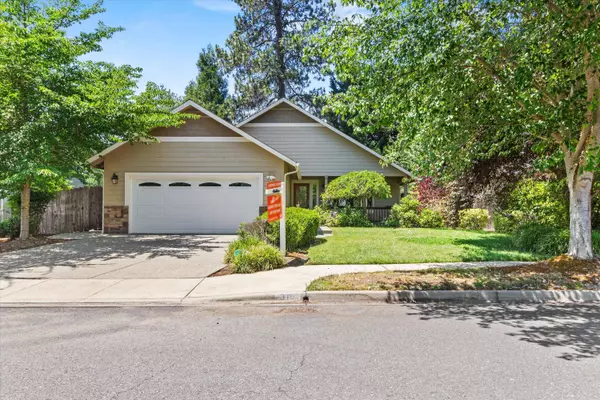 316 Hudson LN, Grants Pass, OR 97526