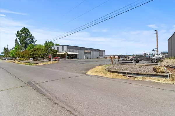 1055 Dillon WAY, Central Point, OR 97502