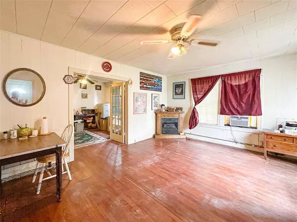 406 S Franklin ST, La Grange, TX 78945