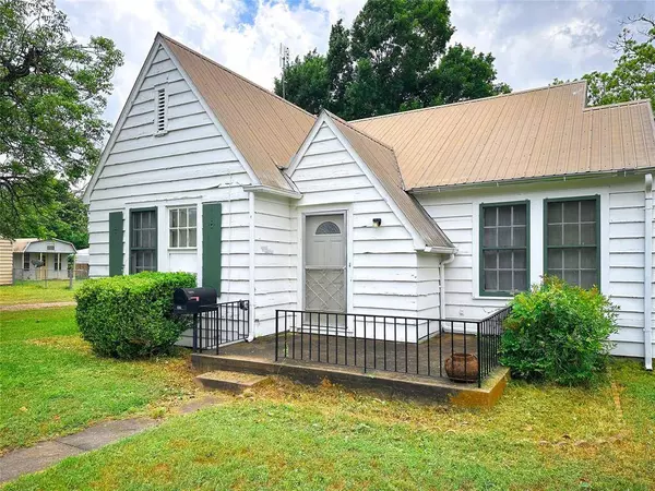 406 S Franklin ST, La Grange, TX 78945