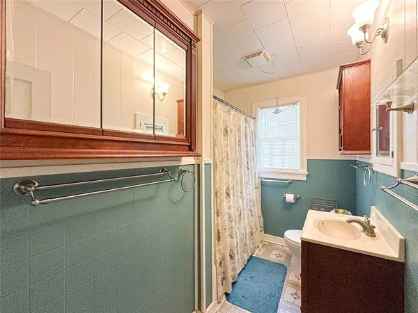 406 S Franklin ST, La Grange, TX 78945