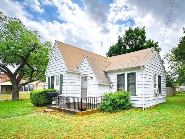 406 S Franklin ST, La Grange, TX 78945