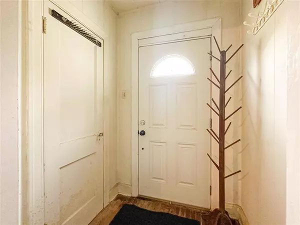 406 S Franklin ST, La Grange, TX 78945