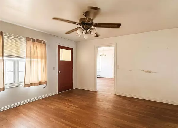 1002 Neiser LN, Weimar, TX 78962