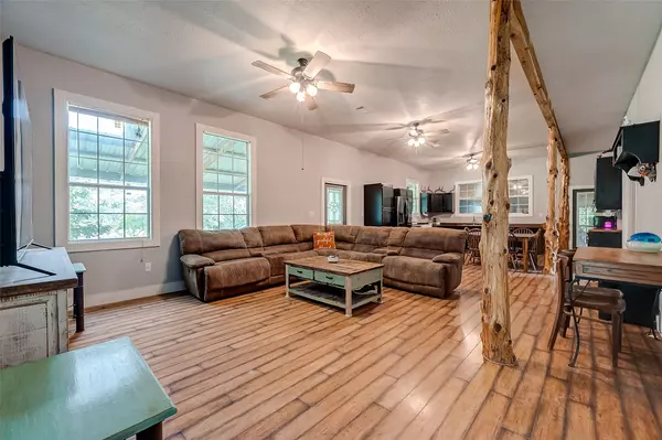 7160 County Road 132, Hallettsville, TX 77964