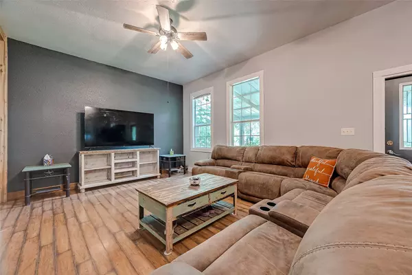 7160 County Road 132, Hallettsville, TX 77964