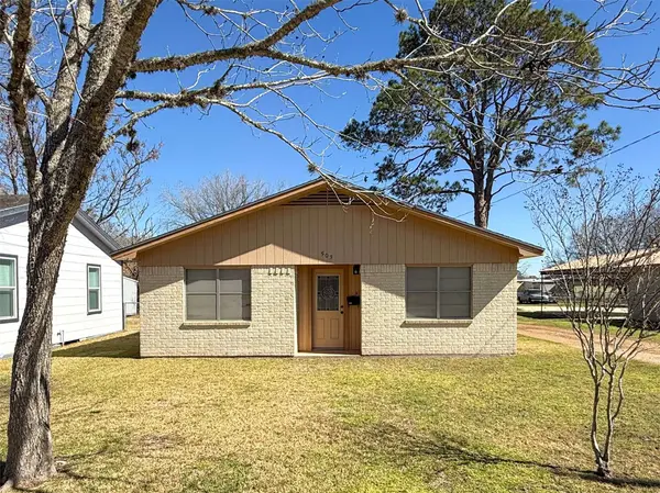 503 S Texana ST, Hallettsville, TX 77964