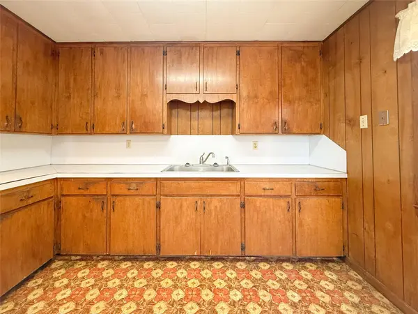 503 S Texana ST, Hallettsville, TX 77964