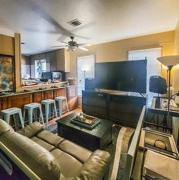 1404 Fannin ST, Columbus, TX 78934