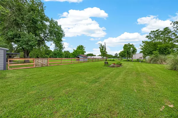 1429 County Road 192, Alvin, TX 77511