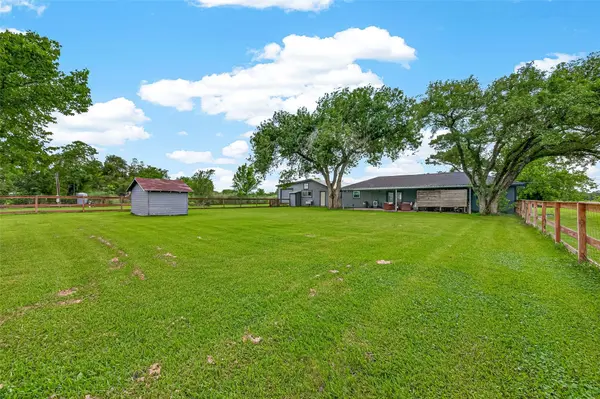 1429 County Road 192, Alvin, TX 77511