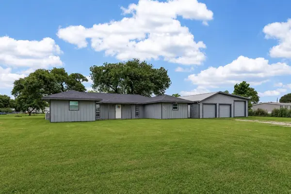 1429 County Road 192, Alvin, TX 77511