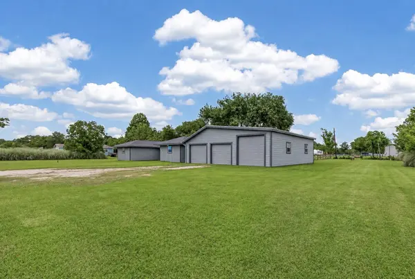 1429 County Road 192, Alvin, TX 77511