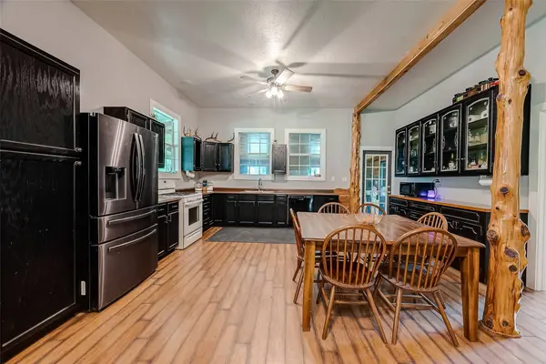 7160 County Road 132, Hallettsville, TX 77964
