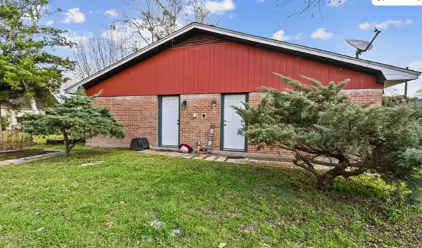116 W Davitt St #4, Eagle Lake, TX 77434-1343
