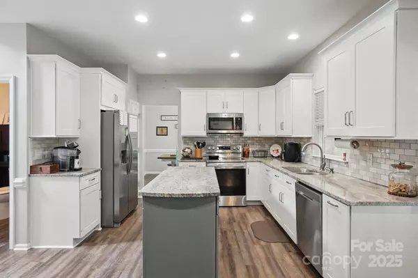 6501 Harburn Forest DR, Charlotte, NC 28269