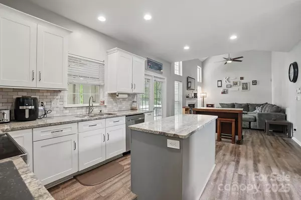 6501 Harburn Forest DR, Charlotte, NC 28269