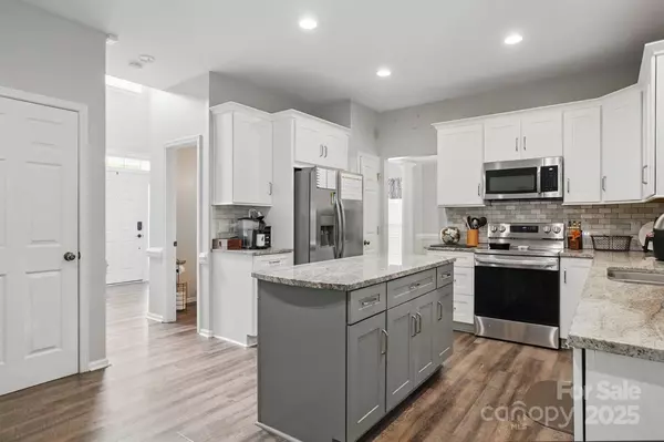 6501 Harburn Forest DR, Charlotte, NC 28269