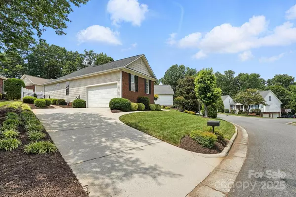 2300 Wednesbury CT, Kannapolis, NC 28083