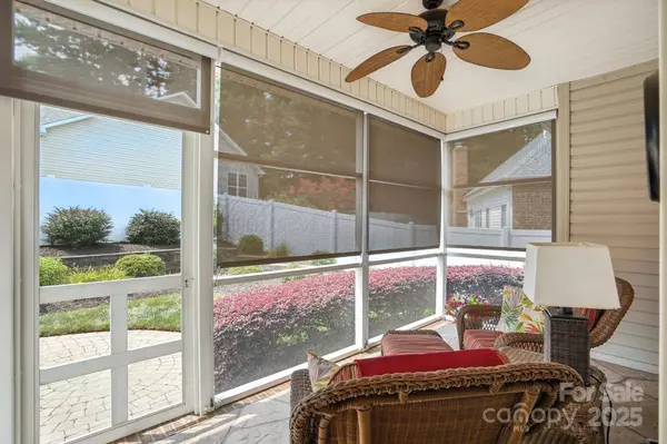 2300 Wednesbury CT, Kannapolis, NC 28083