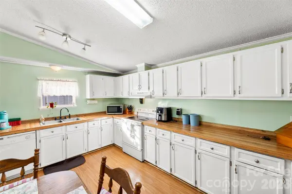 3359 Roundcliff DR, Concord, NC 28025