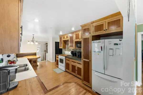 210 Avondale DR, Lexington, NC 27295