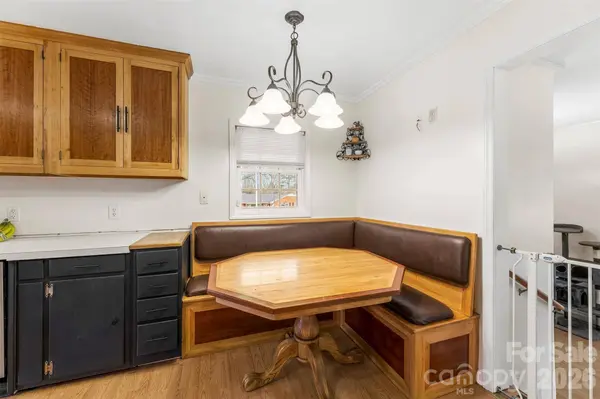 210 Avondale DR, Lexington, NC 27295