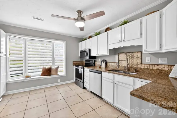 311 Silverleaf CIR, Kannapolis, NC 28083