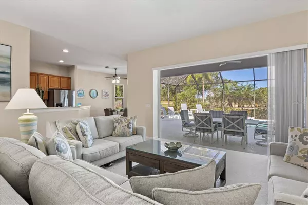 7582 CAMDEN HARBOUR DR, Bradenton, FL 34212