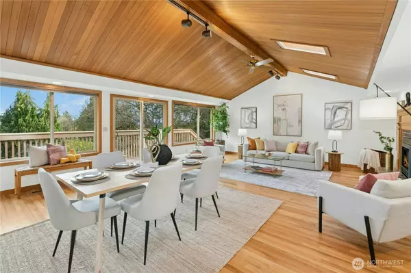 16730 32nd PL NE, Lake Forest Park, WA 98155