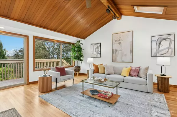 16730 32nd PL NE, Lake Forest Park, WA 98155