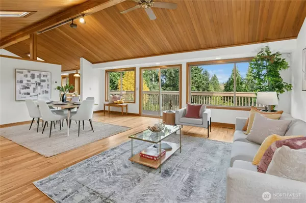 16730 32nd PL NE, Lake Forest Park, WA 98155