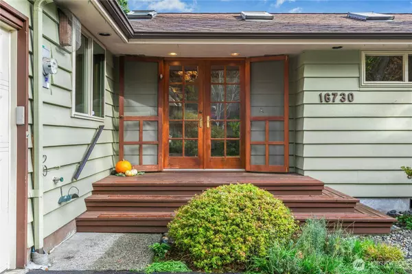 16730 32nd PL NE, Lake Forest Park, WA 98155