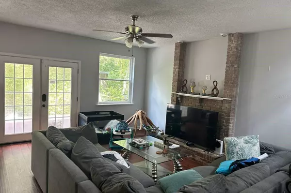 1935 HOLLY OAKS RAVINE DR, Jacksonville, FL 32225