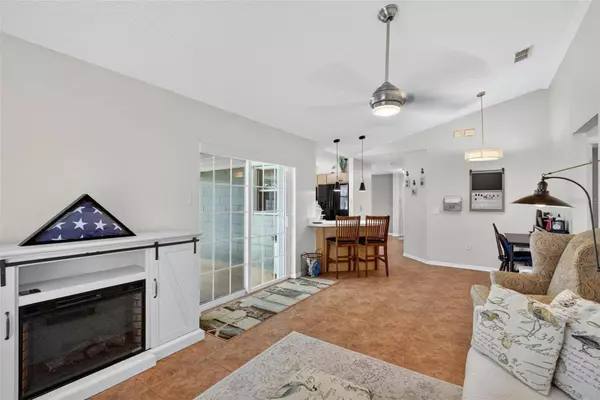 2443 AINSWORTH AVE, Deltona, FL 32738