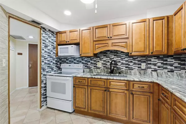 925 N HALIFAX AVE #103, Daytona Beach, FL 32118