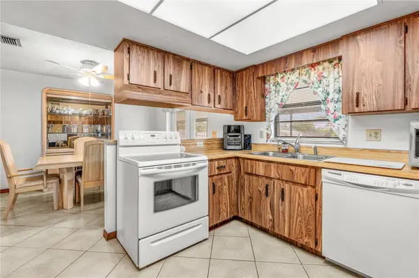 2970 LAGOON AVE, Deltona, FL 32738