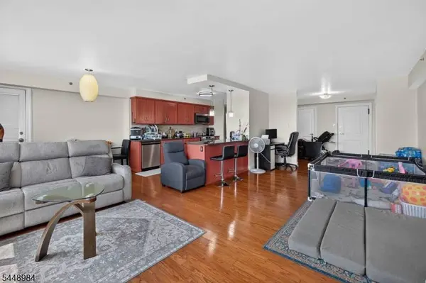 60 Parkway Dr #10C, East Orange City, NJ 07017