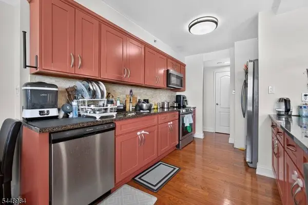 60 Parkway Dr #10C, East Orange City, NJ 07017