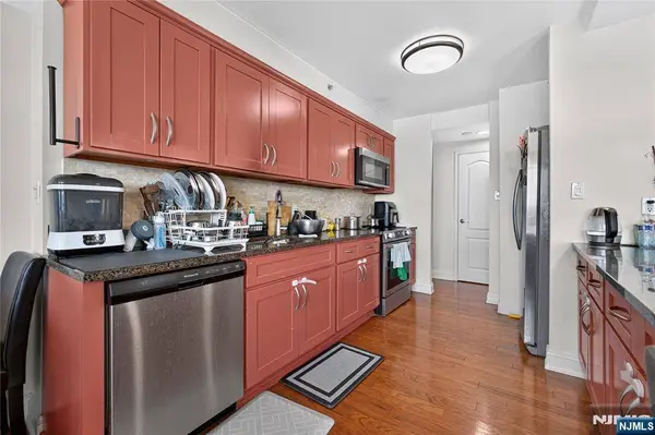 60 Parkway DR #10C, East Orange, NJ 07017