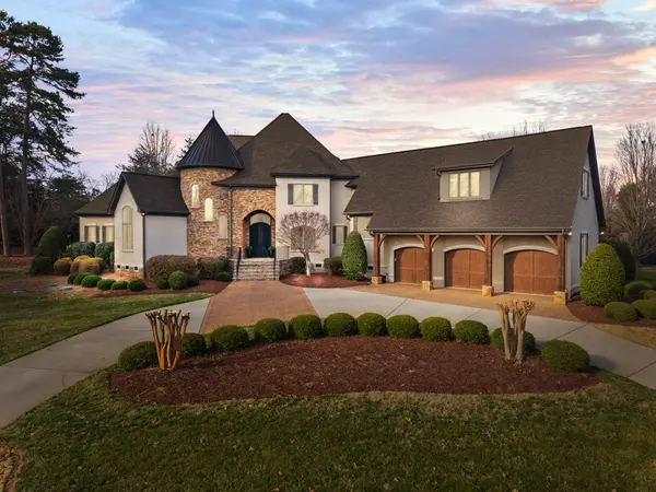 The Point in Mooresville, NC: Luxury Lake Norman Living,Maureen Roberge