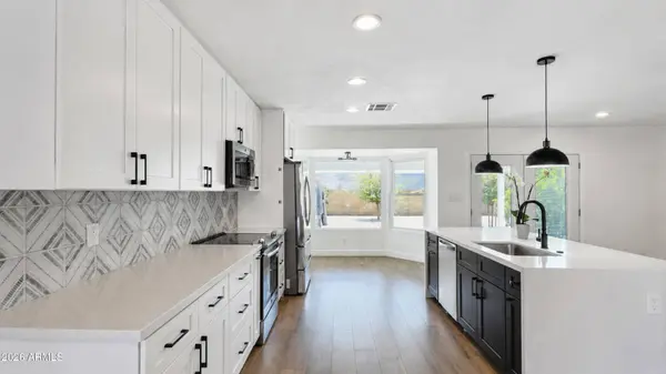 4237 W HARTFORD Avenue, Glendale, AZ 85308
