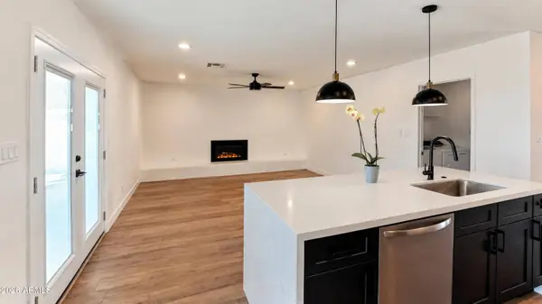 4237 W HARTFORD Avenue, Glendale, AZ 85308