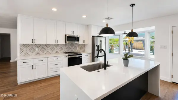 4237 W HARTFORD Avenue, Glendale, AZ 85308