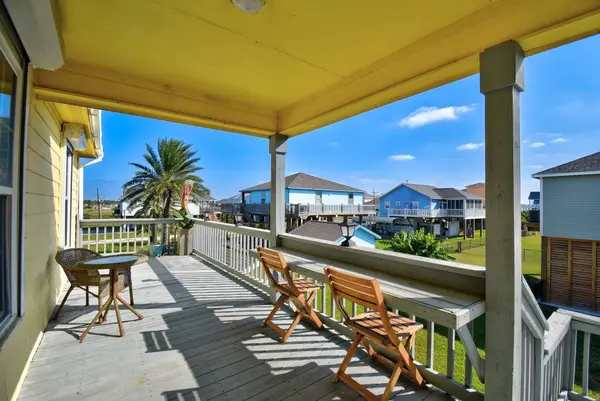906 Meynig DR, Crystal Beach, TX 77650