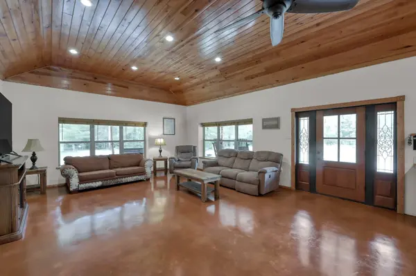 2680 US Highway 190, Huntsville, TX 77340