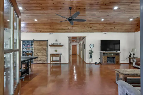 2680 US Highway 190, Huntsville, TX 77340