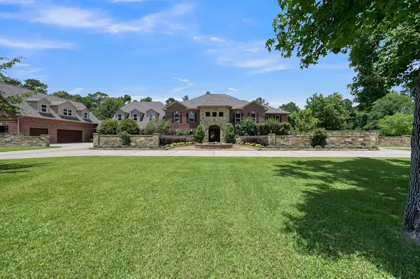 9310 Diamante DR, Magnolia, TX 77354