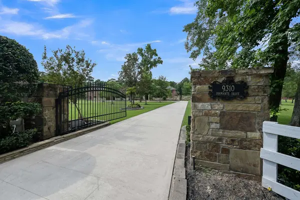 9310 Diamante DR, Magnolia, TX 77354